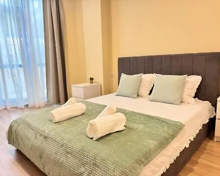 Aquaview & Pool Apartment