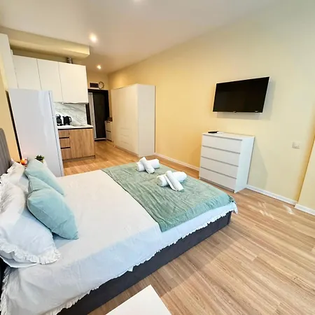 Aquaview & Pool Apartment